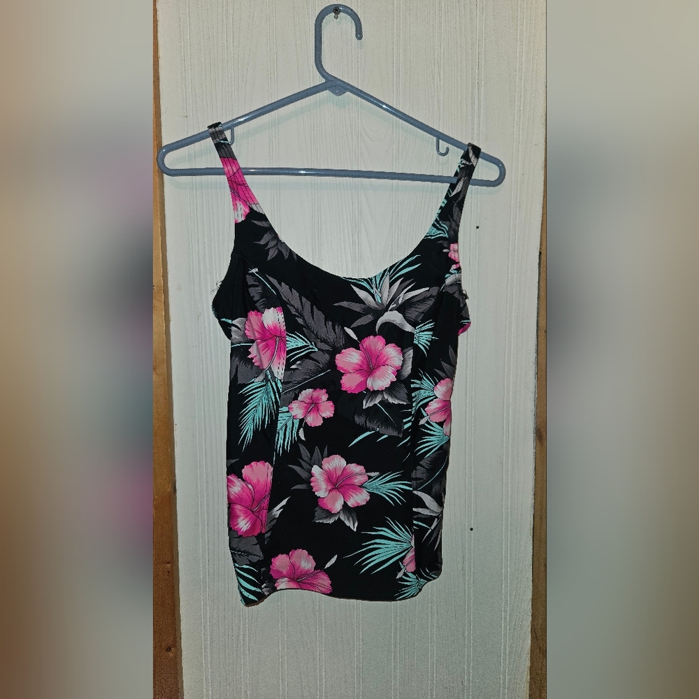 St. John's Bay Women's Swim Top Size 8